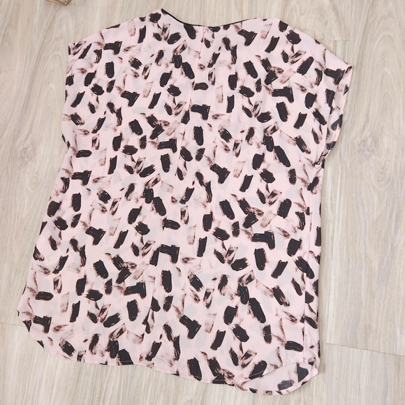 Banana Republic Pink Blouse w/ Black Brushstroke Pattern - Picture 2 of 4